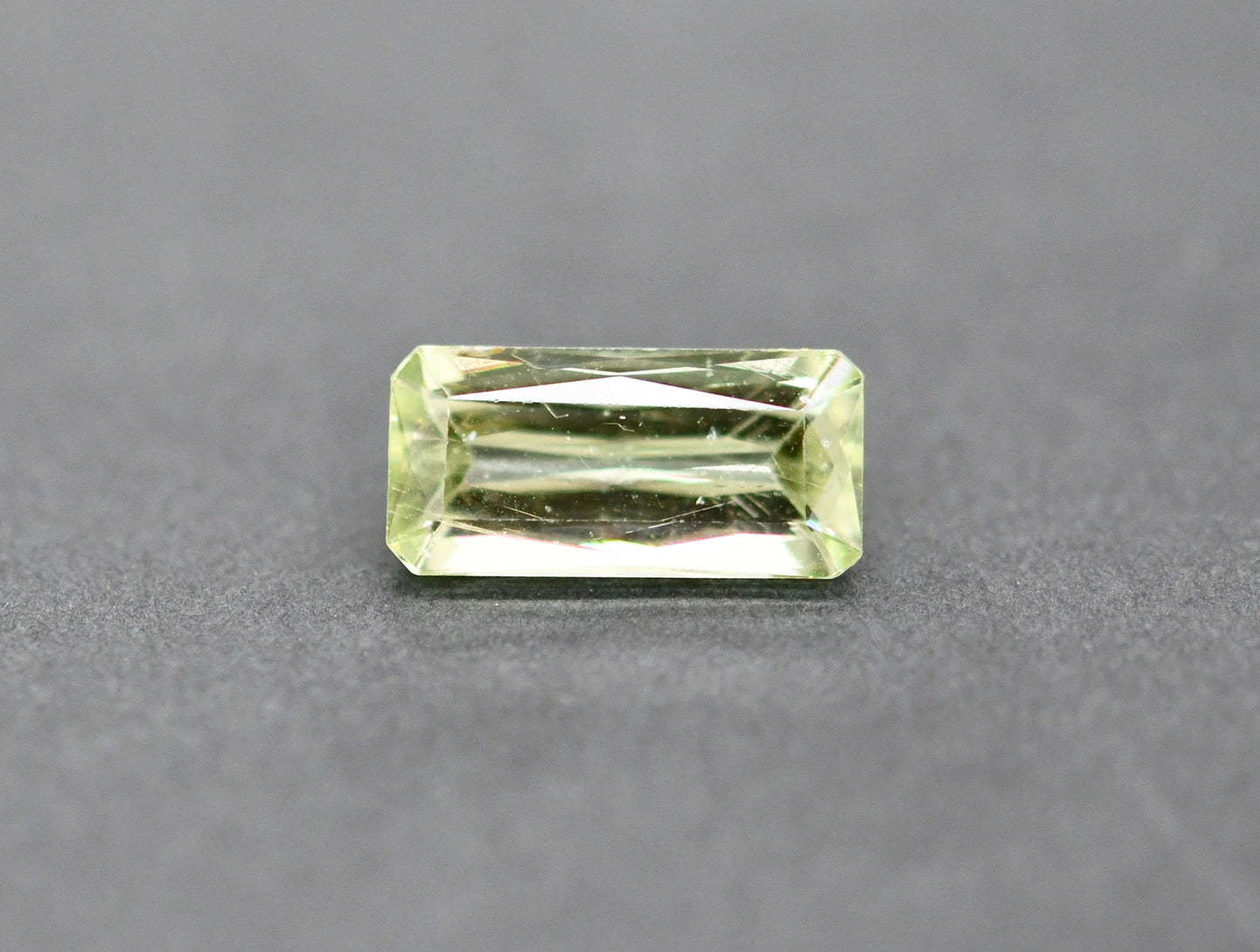 4.05 carats Strong UV Grossular Garnet